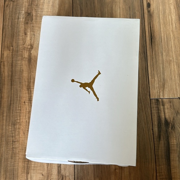 WMNS AIR JORDAN 1 MID SE - Picture 9 of 9